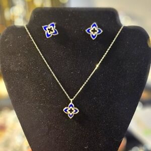 Elegant Blue and Gold Necklace